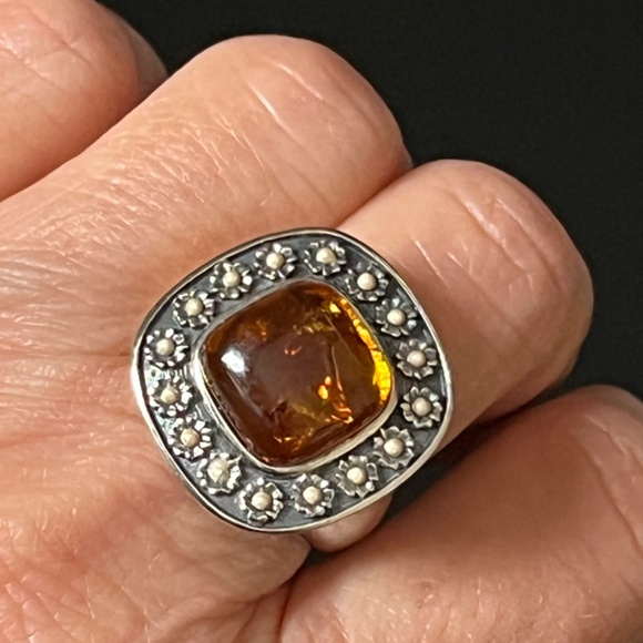 Charming Sterling Silver Amber Ring with Floral Motif - Picture 3 of 11